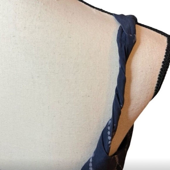 BANANA REPUBLIC Sleeveless Silk Blue Tye Dye Twist Strap Double V Neck Large - Picture 4 of 7